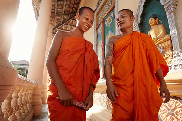 Salutation de moines thaïs